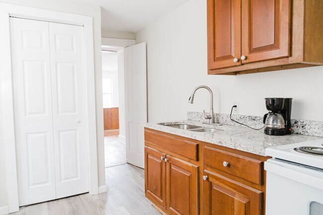 Photo - 848 Hillyer Ave Unit A