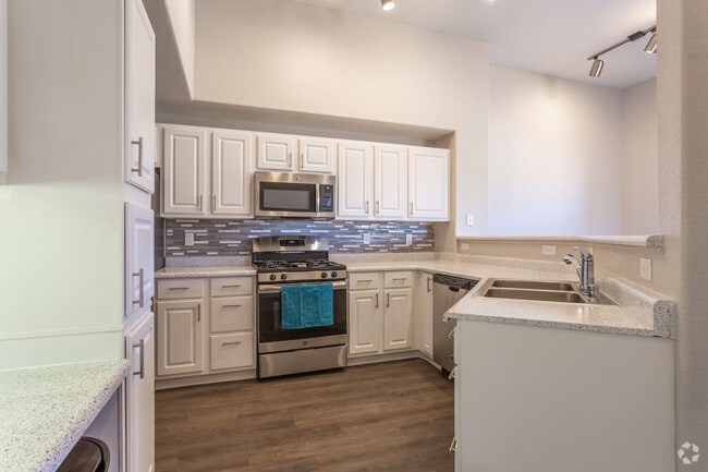 2BR, 2BA - Renovated - 1082 SF - The Resort at University Park