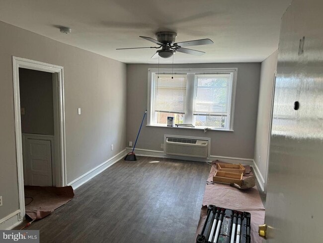 Building Photo - 6024 Larchwood Ave Rental