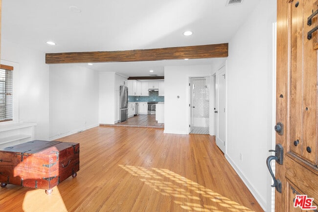 Photo - 739 Isabel St