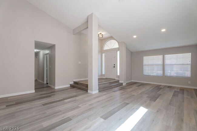 1735 Navarre Ln