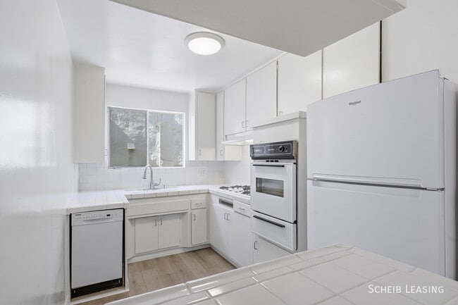 Photo - 426 Rexford Dr Unit 4