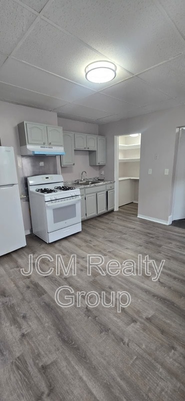 Building Photo - 52- 54 Blue Hill Ave Unit 2 & 3 / 3rd Floor Rental