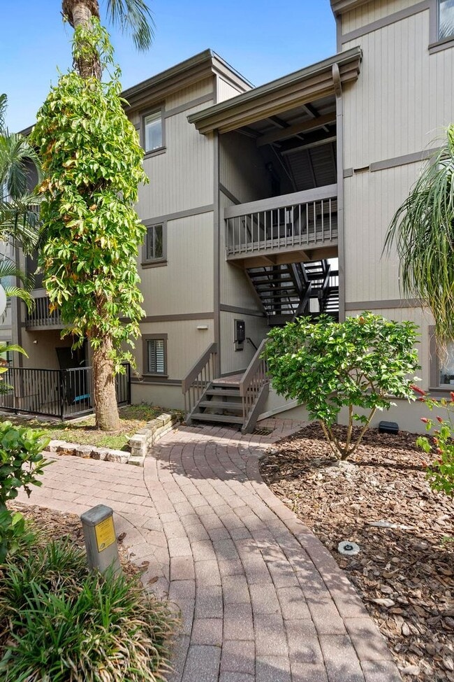 Lakefront lifestyle in this stunning 3-bed... - Lakefront lifestyle in this stunning 3-bed... Condo Unit D