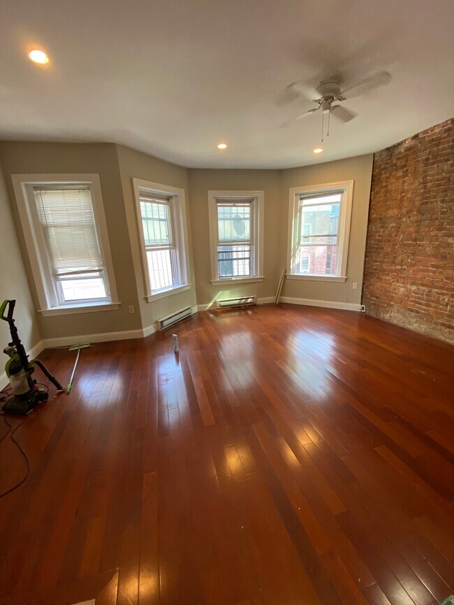 *Las imágenes son muestras representativas de la unidad anunciada. En algunos casos, las unidades reales que visita... - 43 Fairfield St Unidad 3R