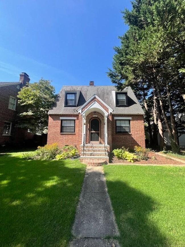 Building Photo - Updated Cute Cape - 3 bedroom, 2 bath - 4509 Fitzhugh Ave.