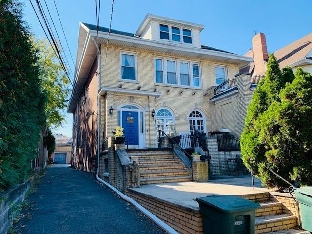 Building Photo - 86 W 34th St. Unit 2