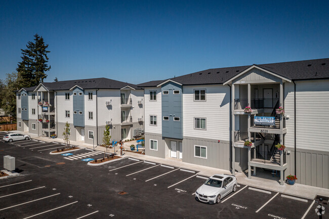 Building Photo - Lake Grove Apartments