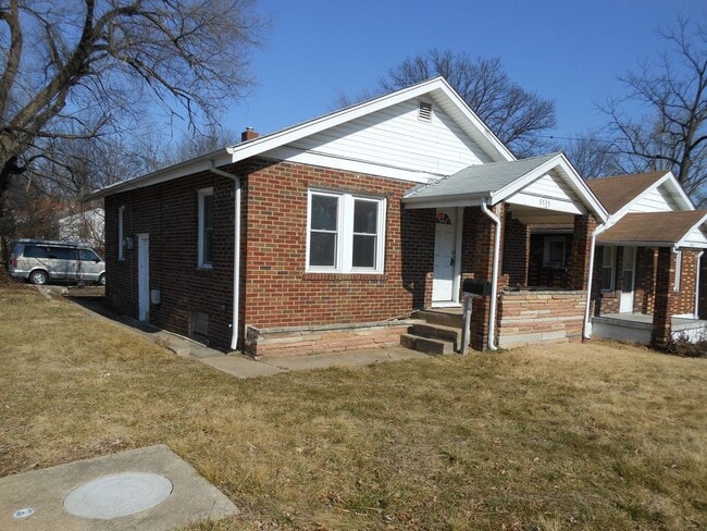 Building Photo - Charming 2Bed 1 Bath Home  Perfect for Families, Accepts Section 8/Housing Vouchers!