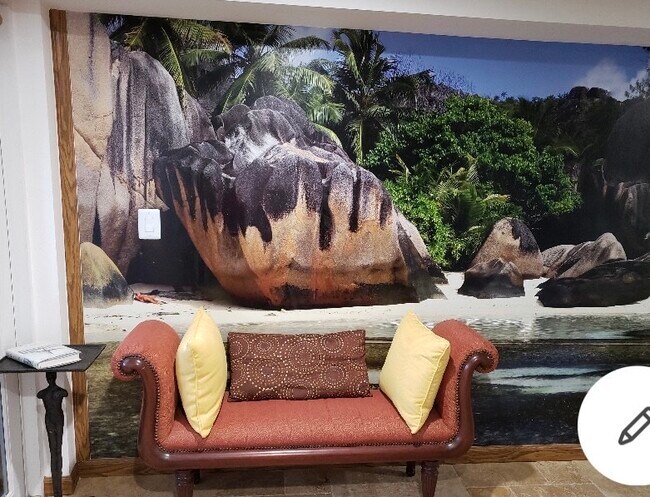 Photo - 2542 Monroe St