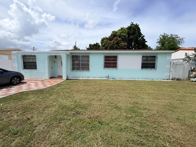 Building Photo - 2033 Longwood Rd