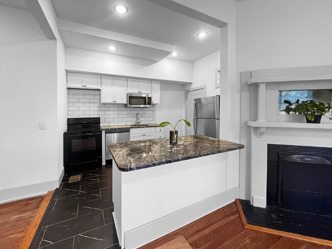 Photo - 310 W 42nd St