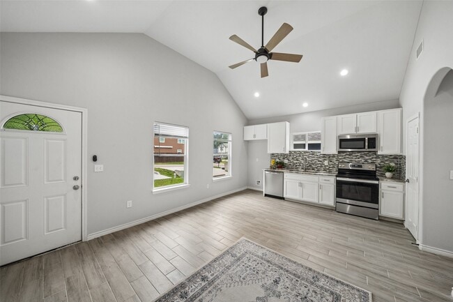 Photo - 396 Westchase St