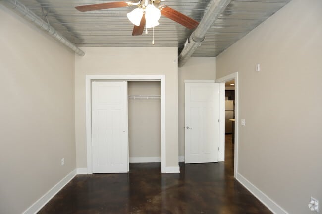 1BR, 1BA - B1_750 SF