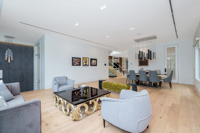 Photo - 283 Bessborough Dr Unit SI ID1513081P