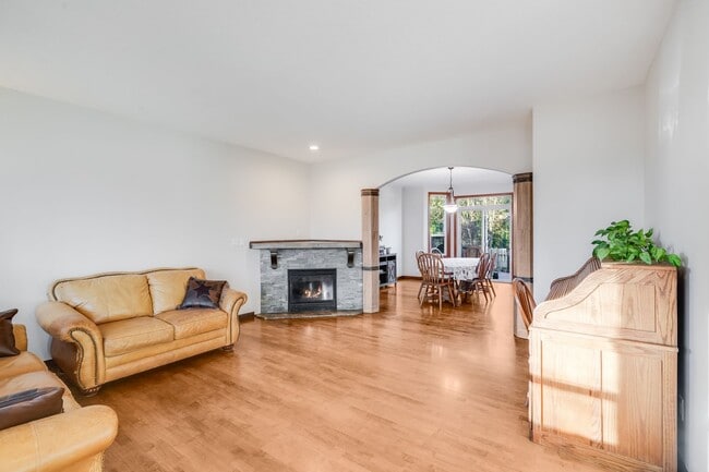 Photo - Beautiful 5 bed, 3 bath rental home in North Central, Gresham!