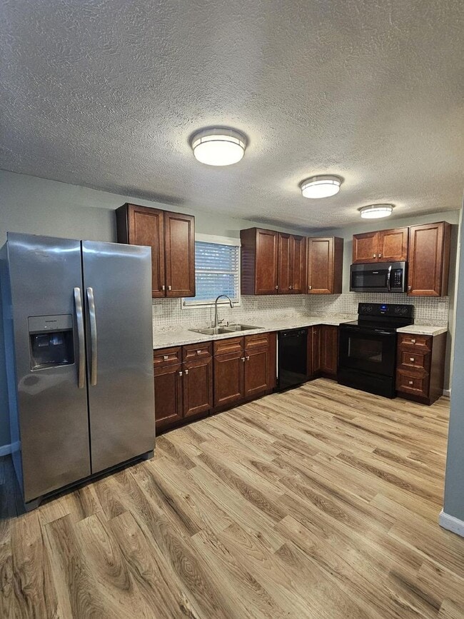 Photo - Spacious 3 Bedroom Single Family Home Bloo...