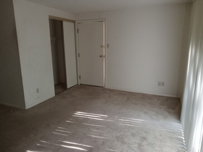 Building Photo - 34 Woodglen Apartment Unit C