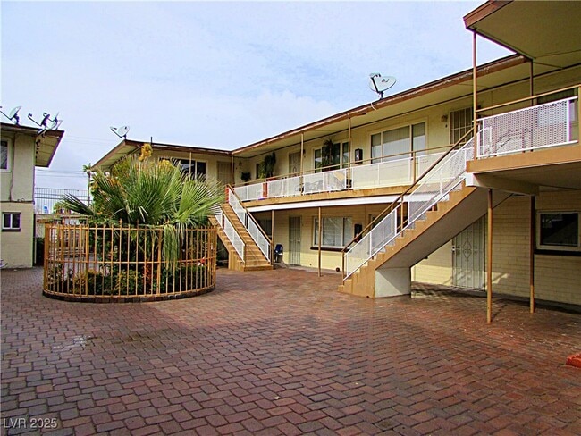 Building Photo - 1904 Rexford Dr Unit 1 Rental