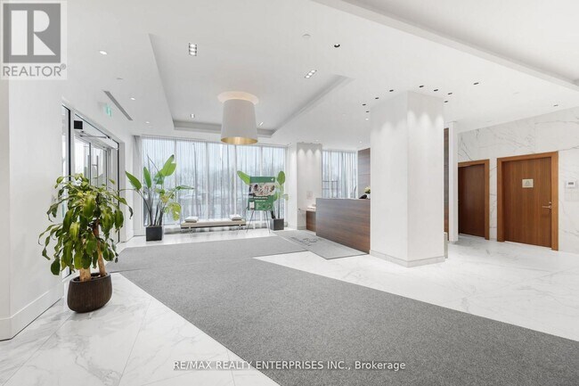 Photo - 1928 Lake Shore Blvd W