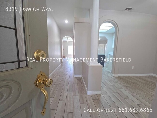 Photo - 8319 Ipswich Way