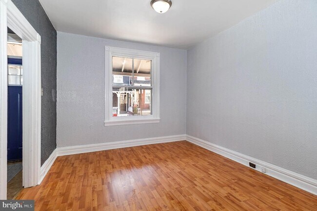 Photo - 549 Spruce St