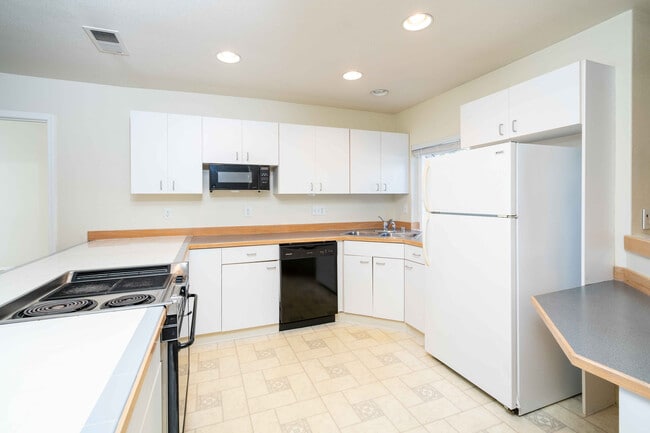 Photo - Spacious 2 Master Suites with Bonus Loft Area - Water/Sewer Paid By HOA - Prune Hill - Camas