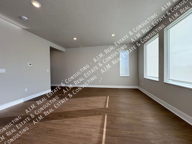 284 Caspian Ct