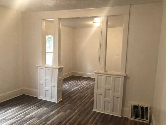 Photo - 507 - 1127-29 Victory Street Unit 1129 Victory St