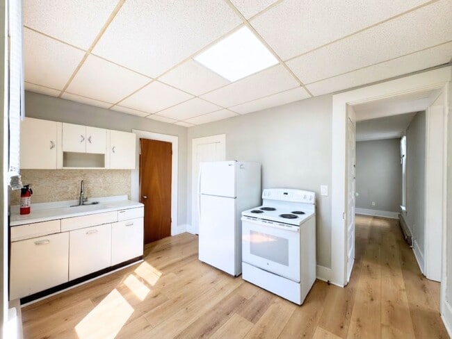 301 E Main St Unit 301 1/2 E. Main St.