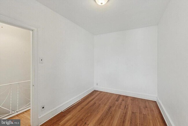 Photo - 2954 Miller St