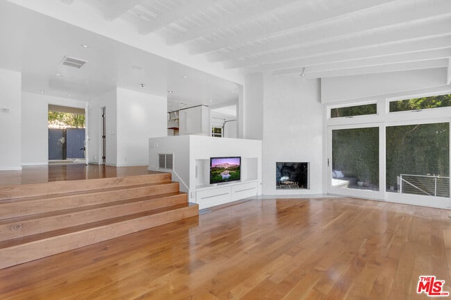 Photo - 8312 Hollywood Blvd