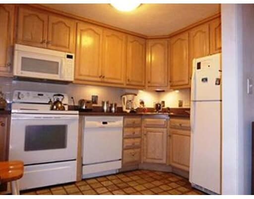 Building Photo - 59 W Cedar St Unit 3