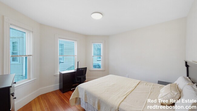 Photo - 5-7 Chester Ave. Unit 1 Unidad 1