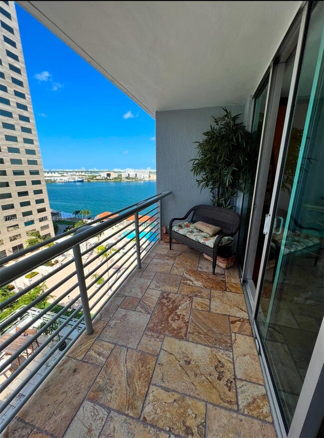 Photo - 335 S Biscayne Blvd Unidad 1500 Rental