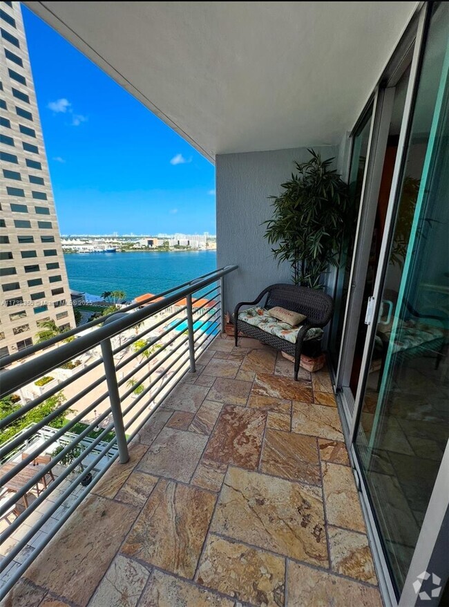 Building Photo - 335 S Biscayne Blvd Unit 1500 Rental