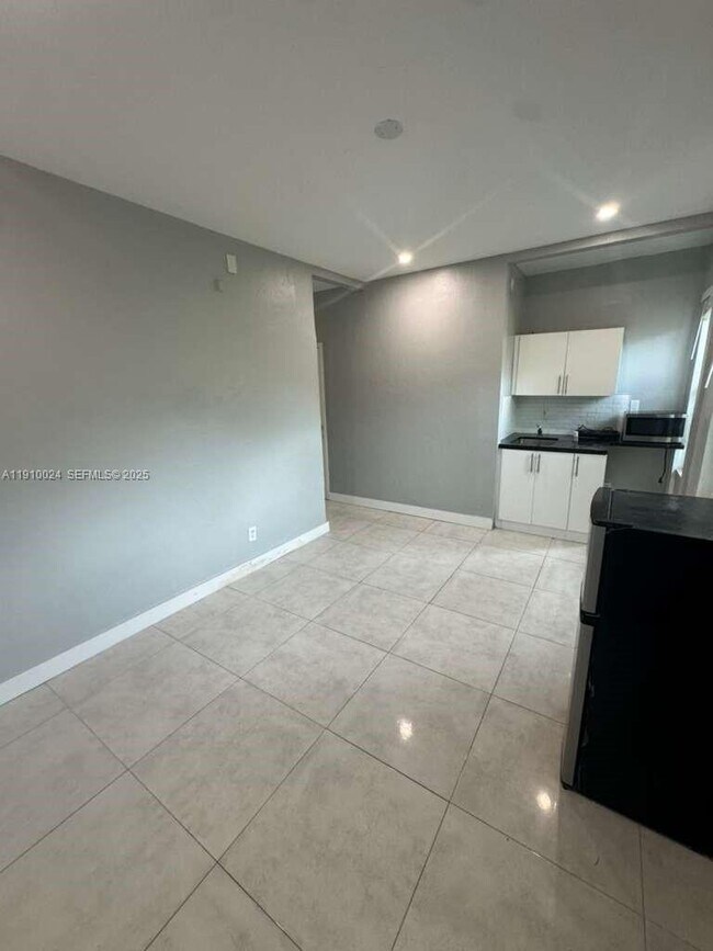 Photo - 319 W 28th St Unit 15