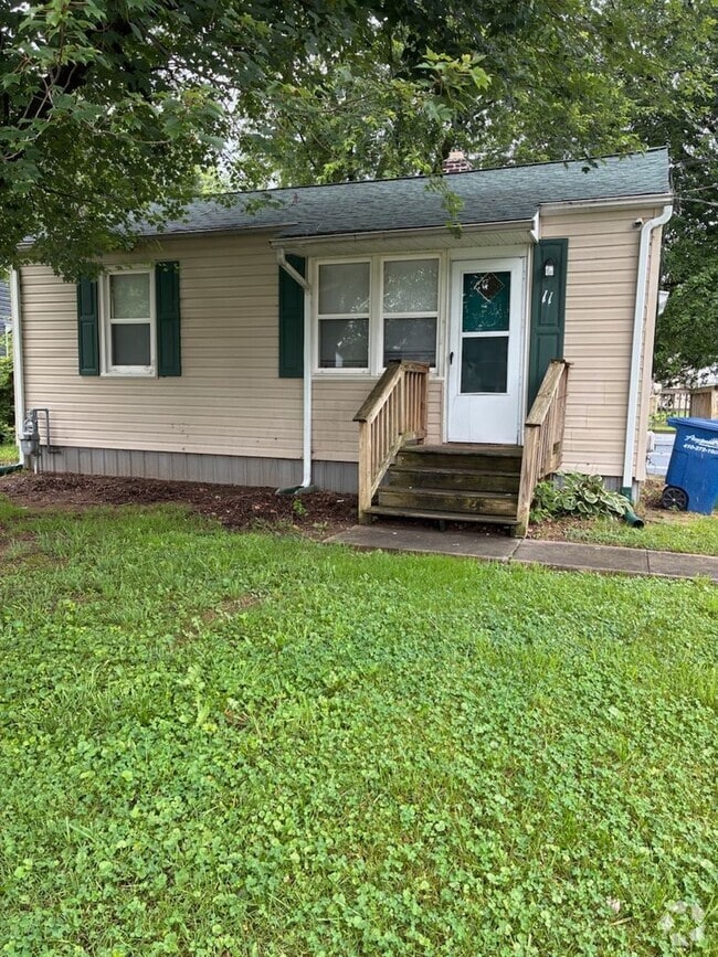 Building Photo - 2 Bedroom 1 Bathroom Single Family Home in...