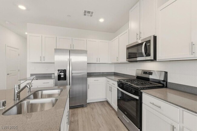 Photo - 502 Red Lovebird Ave