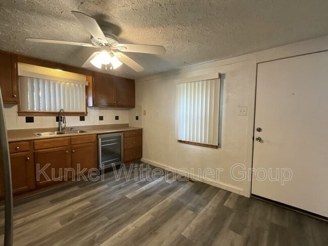 Photo - 210 Howard Dr