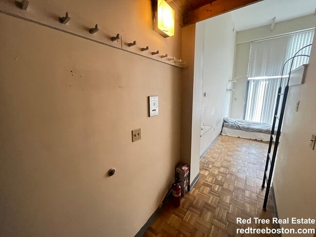 Building Photo - 61 Brookline Ave Unit 224