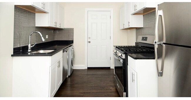 Photo - 3819.5 N Greenview Ave Unit 2W