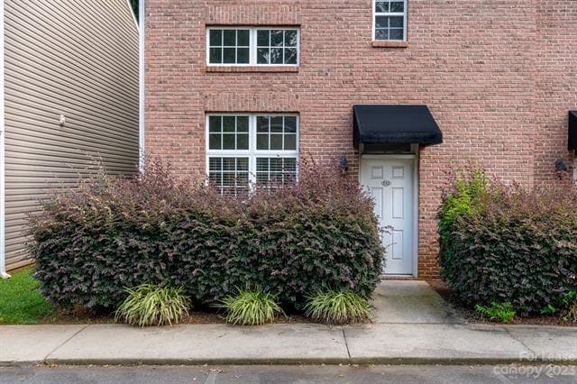 Photo - 722 Tavern Ct