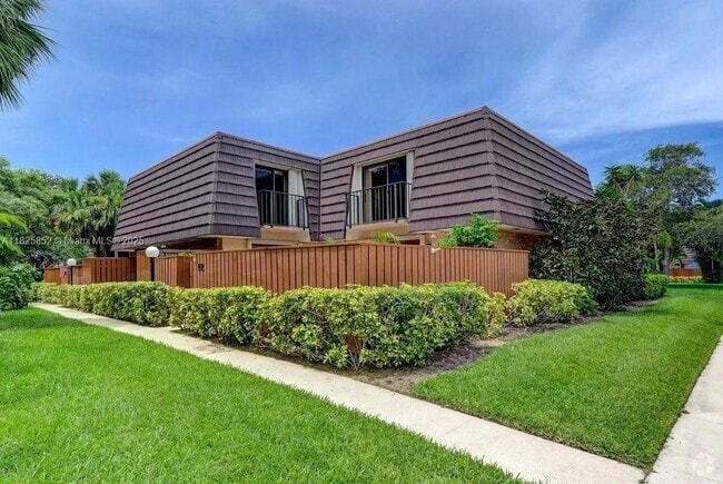 Building Photo - 1302 13th Ct Rental