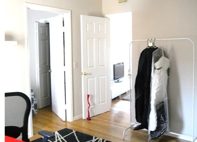 Building Photo - 1 Pleasant St Unit 3