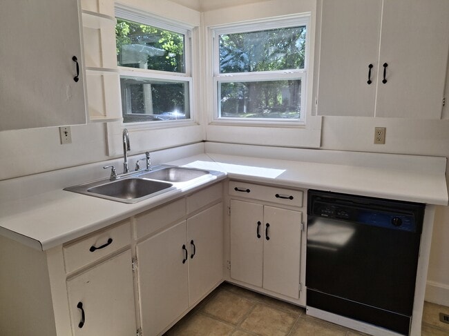 Photo - 1764 6th Ave NW