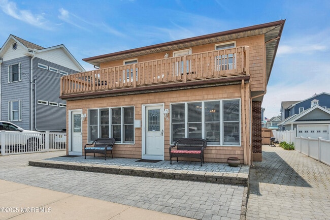 Photo - 8 President Ave