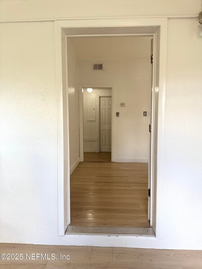 Photo - 2584 Wisteria St