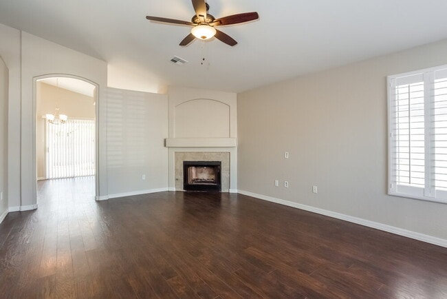 Photo - 867 E Morelos St