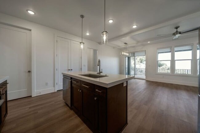 Photo - SPECTACULAR VIEWS, MIL APT, BRAND NEW MOUN...